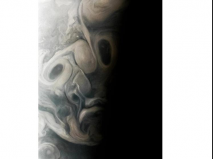 Юнона сфотографировала на планете Юпитер грустное лицо