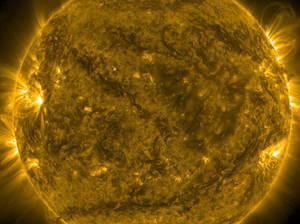 Выявлены "магнитные лавины", ускоряющие формирование вспышек на Солнце 