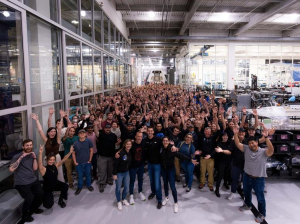 Корабль Crew Dragon миссии Polaris Dawn отправляется на вакуумные испытания перед запуском на орбиту этим летом