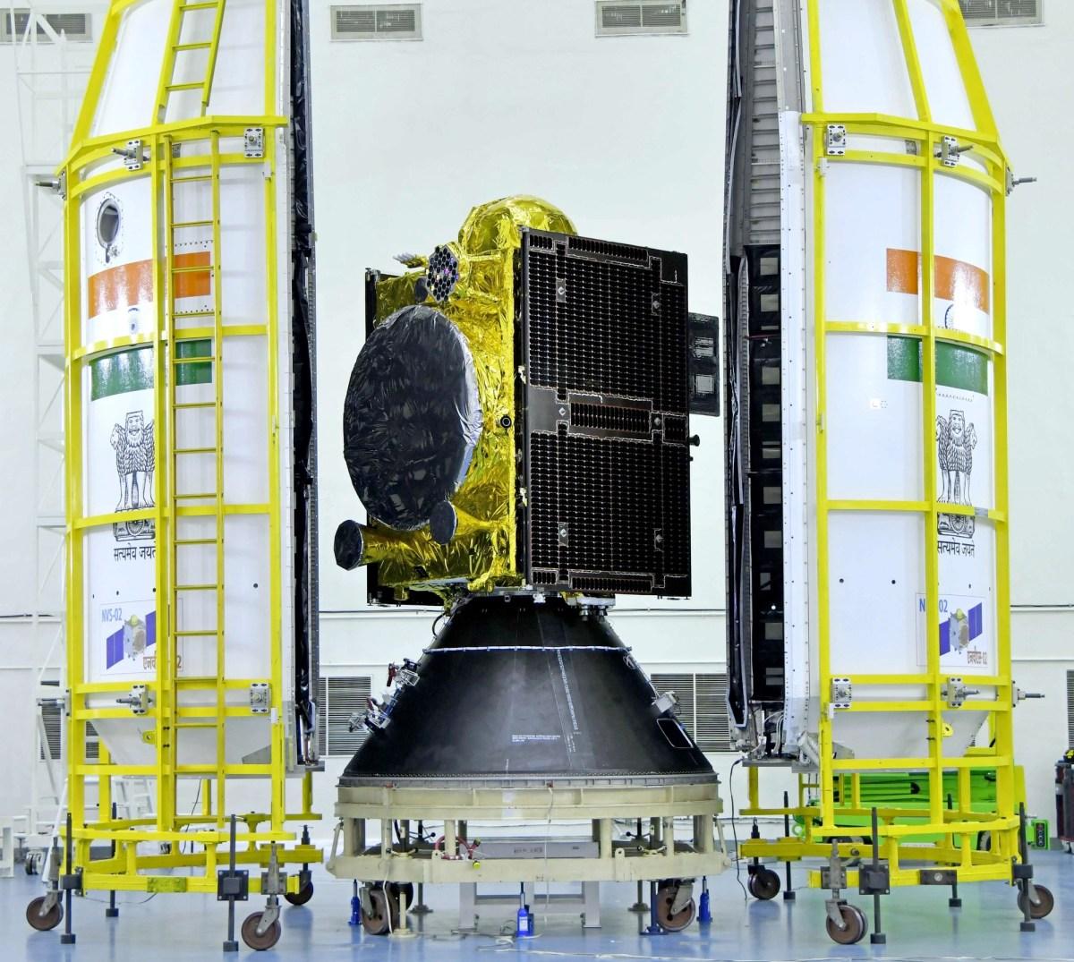 Индийский навигационный спутник застрял на переходной орбите из-за отказа двигателя