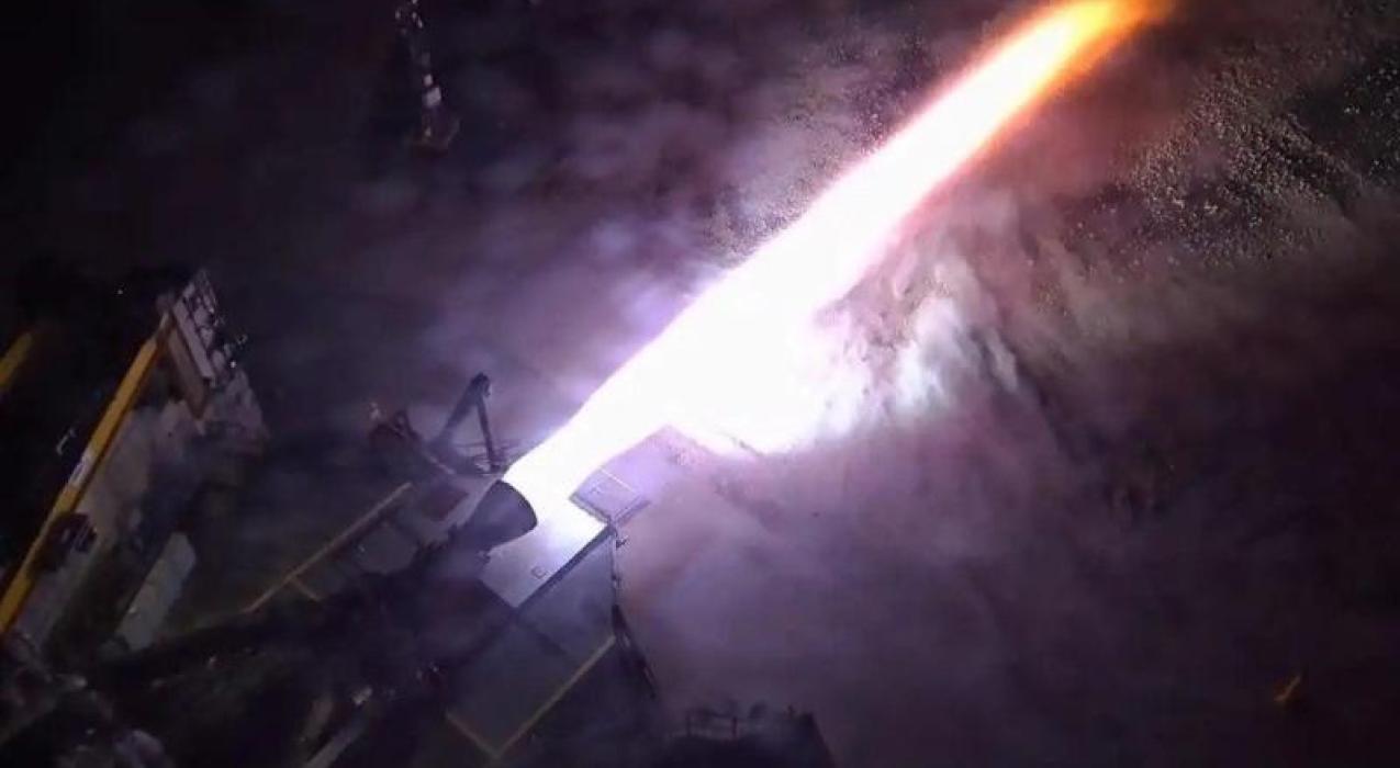 SpaceX протестировала двигатель Raptor в условиях, имитирующих запуск на Луне