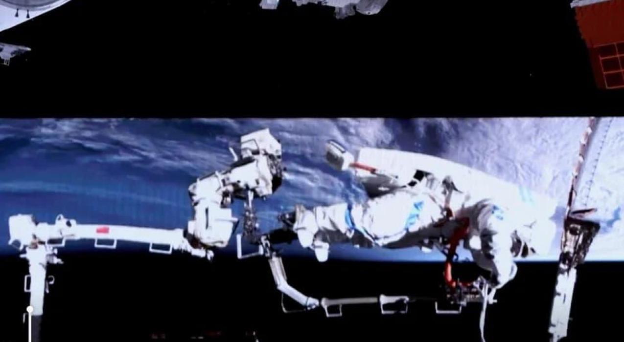 Китайский космонавт совершил шестой выход в открытый космос на станции «Тяньгун» — повторён национальный рекорд