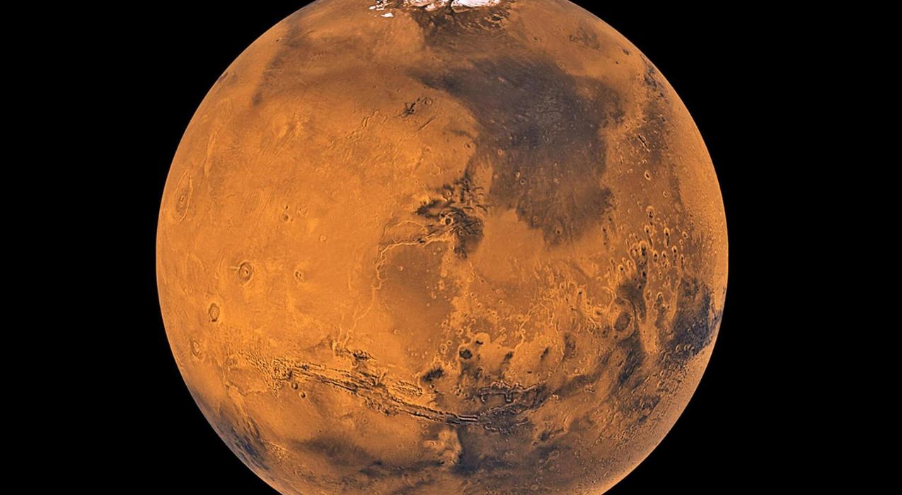 Планетологи предложили искать жизнь под ледниками в средних широтах Марса