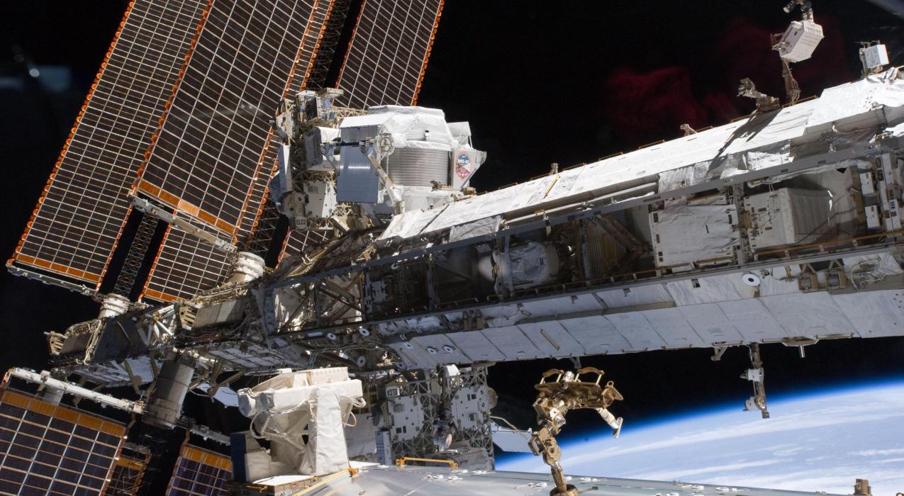 Альфа-магнитный спектрометр на борту МКС обнаружил неожиданный избыток дейтронов в космических лучах