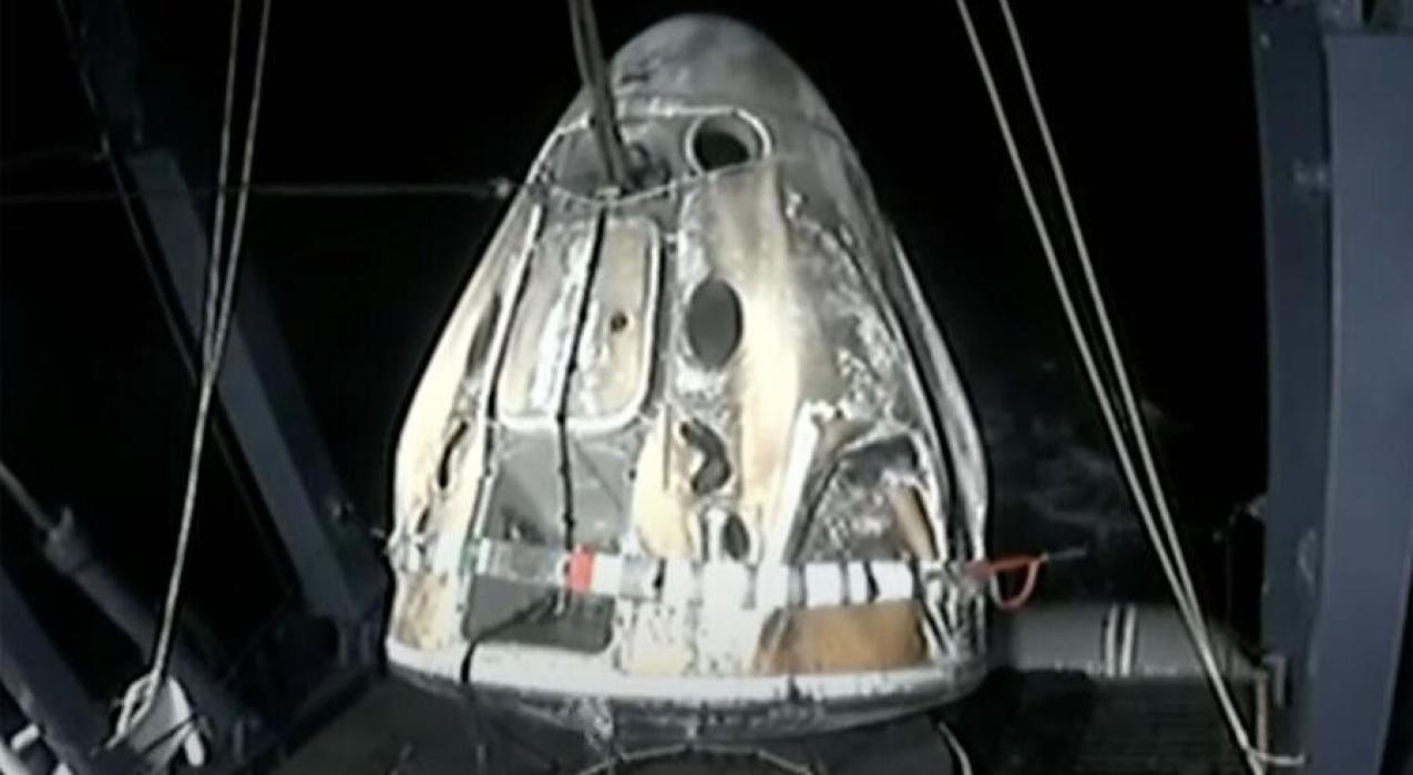 1771312722 Корабль Crew Dragon с космонавтом Федяевым подняло из воды судно SpaceX
