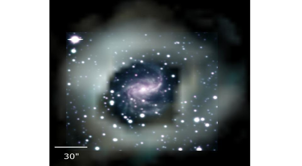 Астрономы отыскали двух кандидатов в спиральные галактики с полярными кольцами