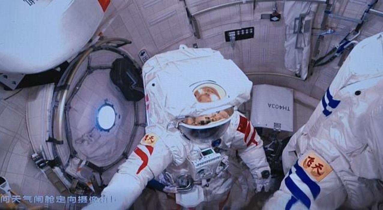 Экипаж на китайской орбитальной станции впервые получил кислород