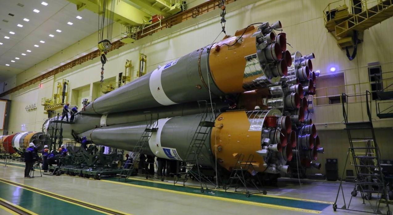На Байконуре собрали «пакет» ракеты-носителя для запуска корабля «Союз МС