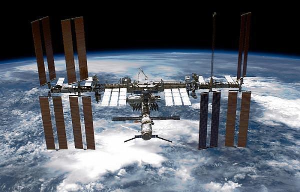 Отстыковка корабля Cargo Dragon от МКС перенесена на воскресенье из-за непогоды