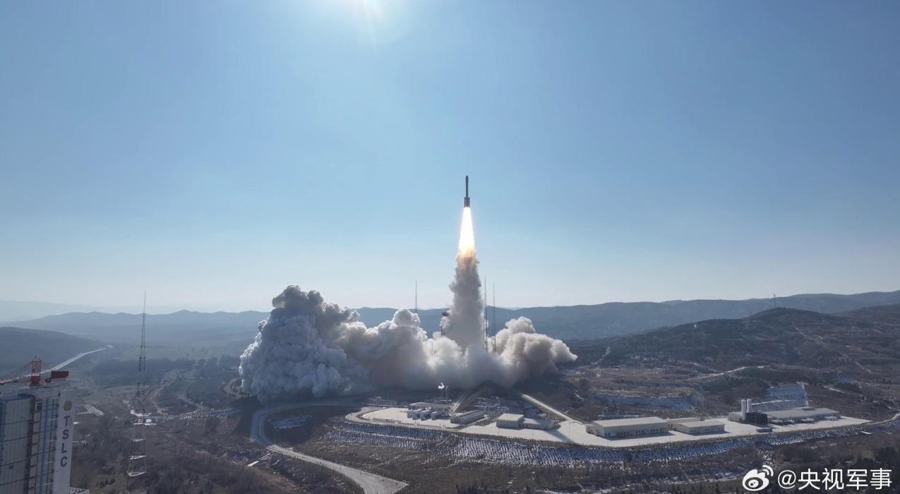 Китай успешно запустил новую группу спутников