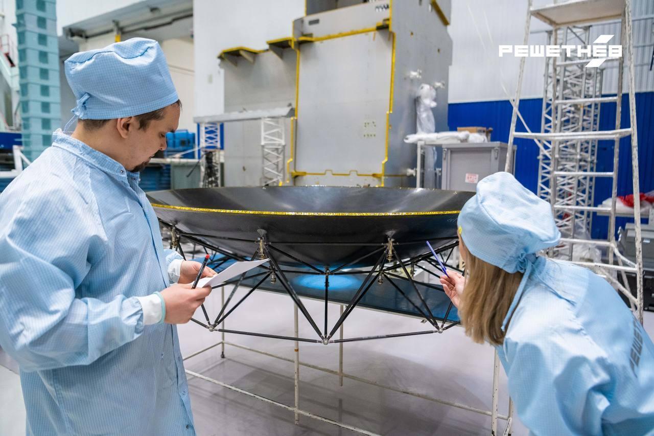 Точность зеркальных антенн для космических аппаратов повысили