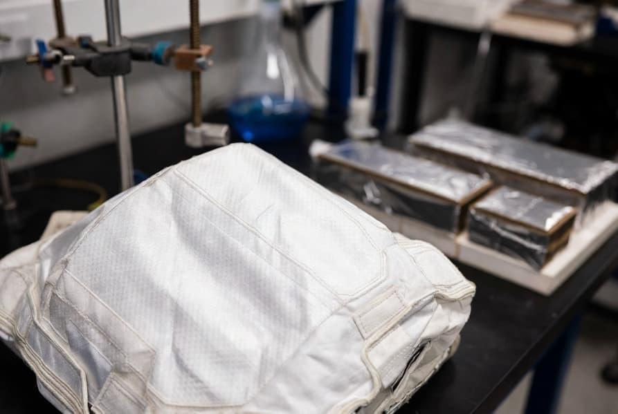 В России создадут защитную ткань для космонавтов и плитки для космических кораблей