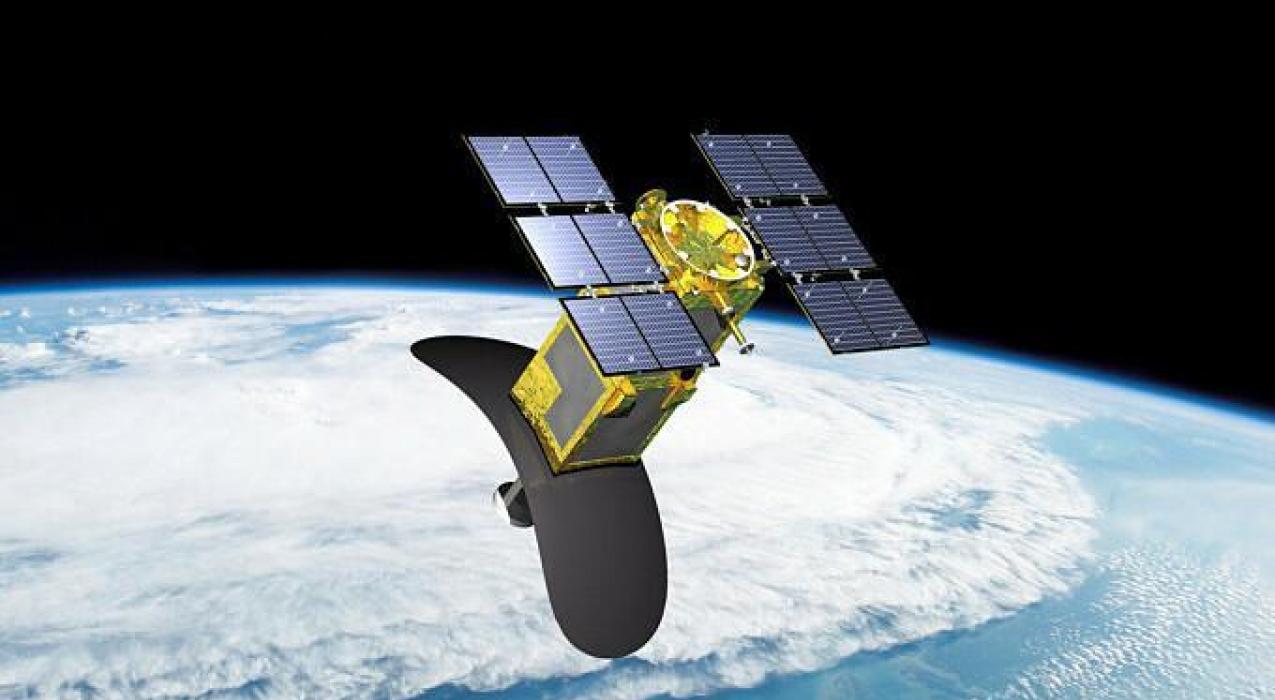 Премьер-министр призывает Японию помочь Вьетнаму запустить в 2025 году первый радиолокационный спутник