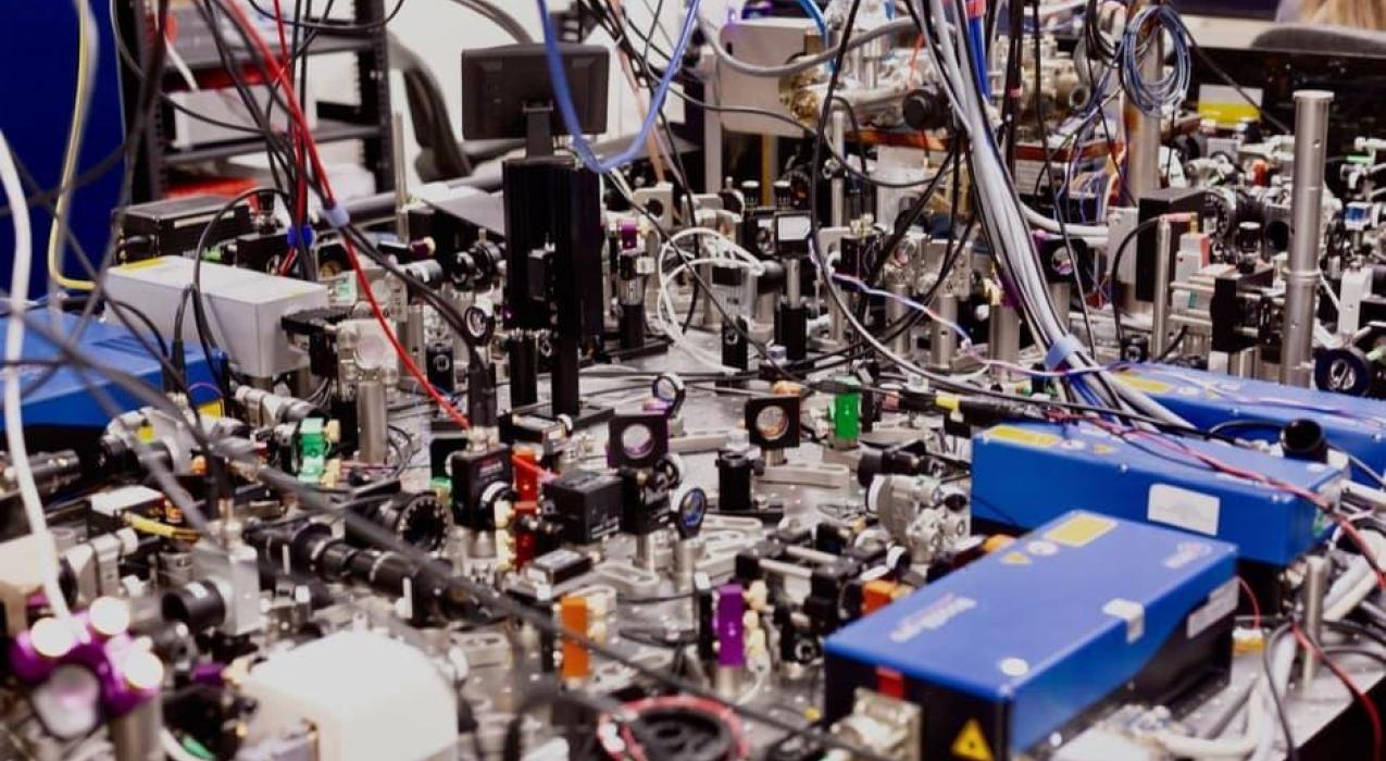 Российский квантовый прорыв- физики из ФИАН создали ионный компьютер на 70 кубитов и с рекордной точностью