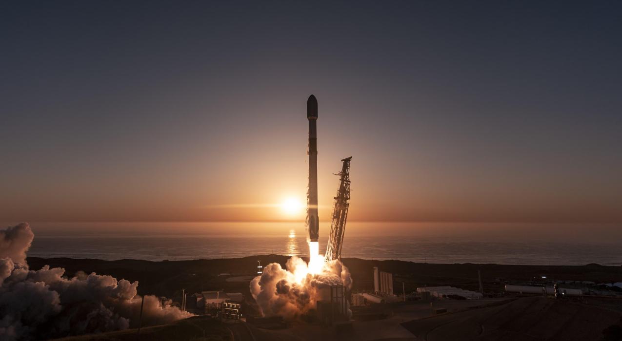 На этот раз без рекордов: SpaceX запустила 24 спутника Starlink, вторая ступень отработала второй раз
