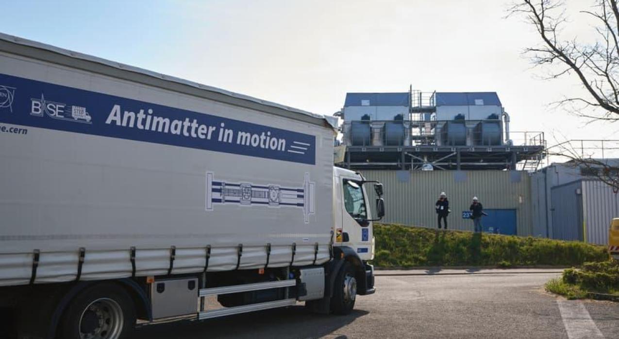 CERN успешно провёл первую в мире транспортировку антиматерии по дороге