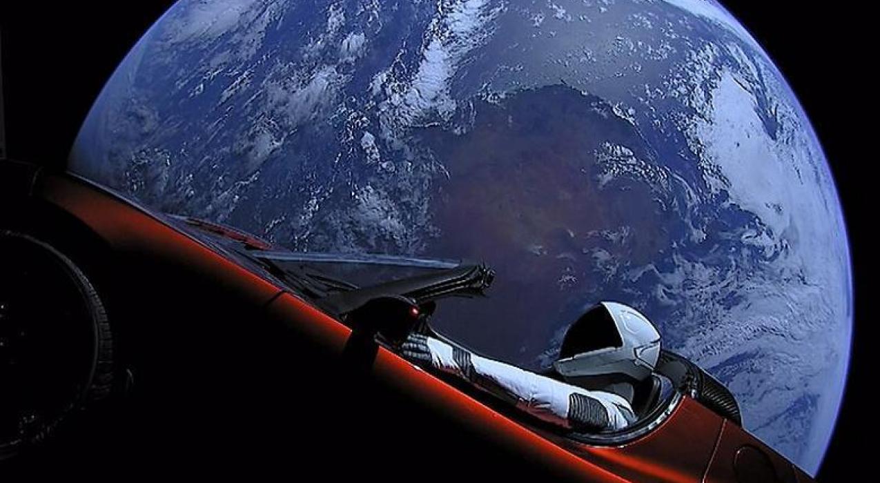 Астрономы приняли Tesla Roadster Илона Маска за астероид