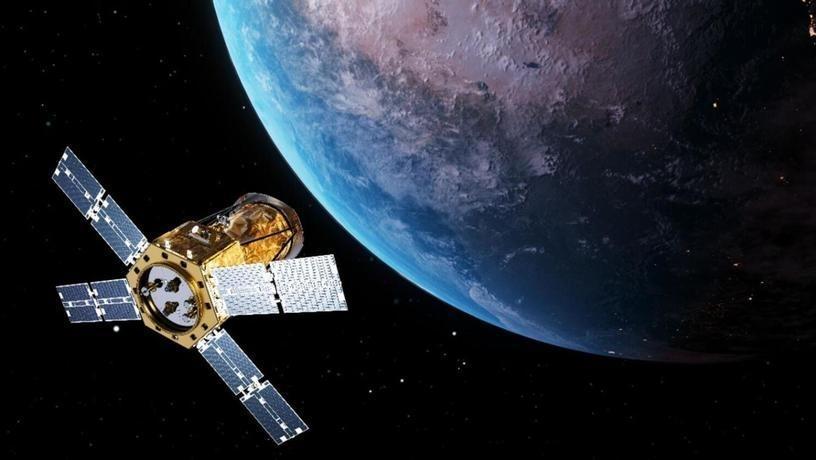 Эмиратский спутник отправил первый сигнал с орбиты