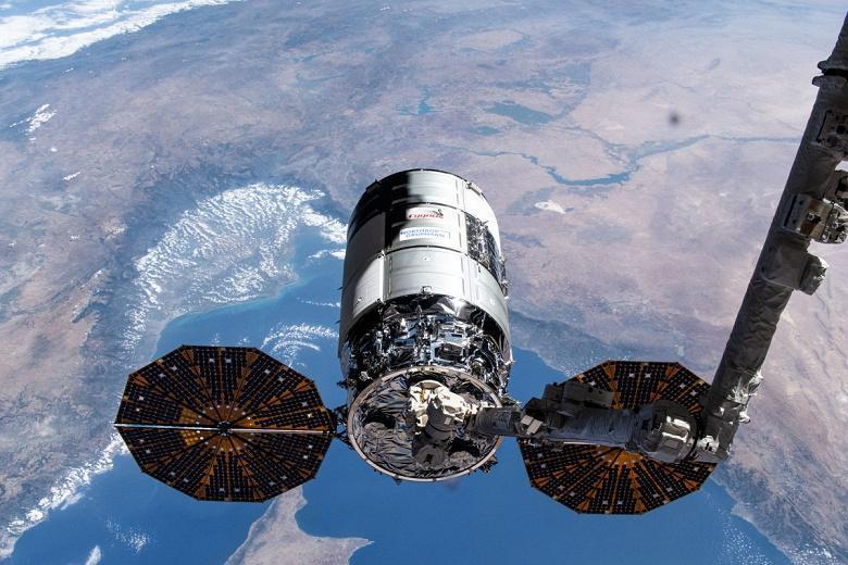 Повреждение грузового модуля Cygnus вынудило NASA перенести научные эксперименты на миссию SpaceX