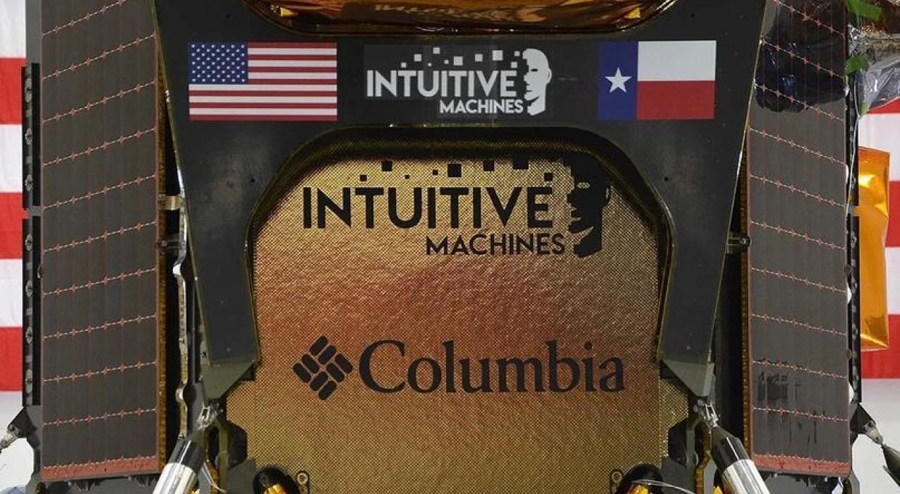 На фото- Первый лунный посадочный модуль Nova-C компании Intuitive Machines стоит в Лунном производственно-операционном центре компании в Хьюстоне во вторник, 3 октября 2023 года.