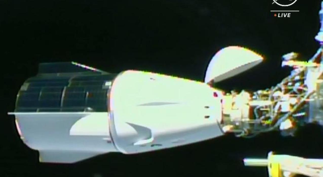 Корабль Crew Dragon с россиянином на борту пристыковался к МКС