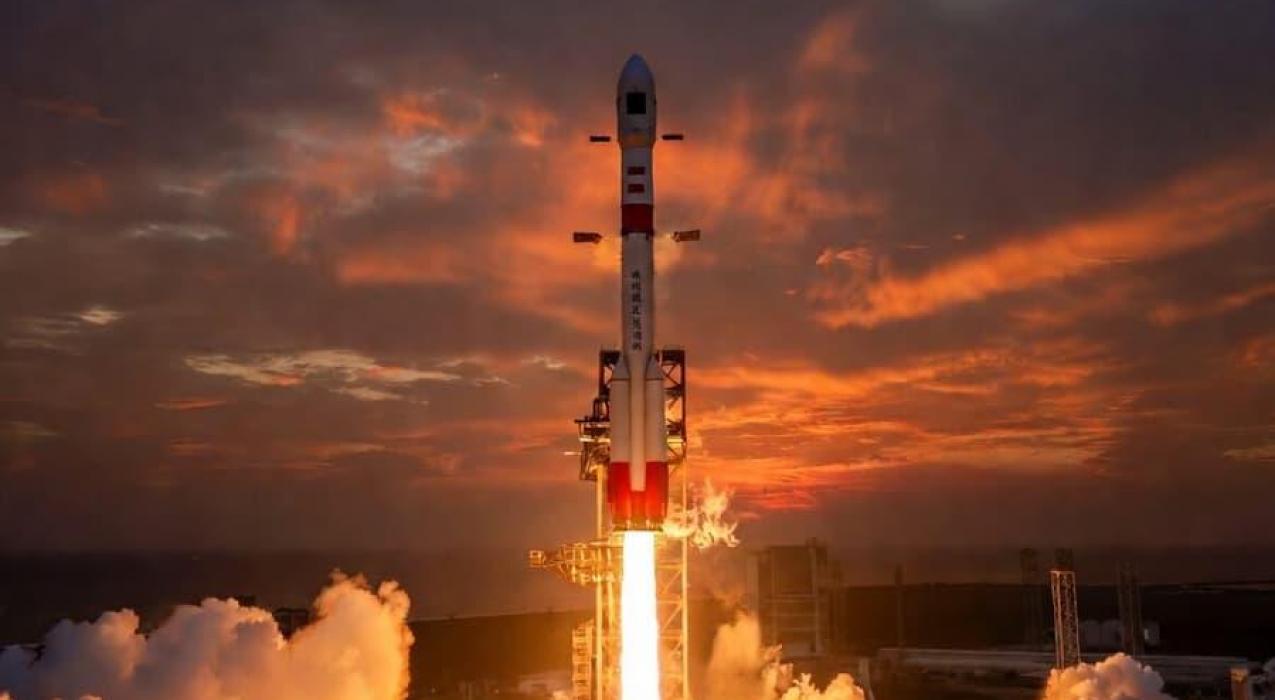 Китай одобрил государственные ракеты под частные запуски. Носители Long March впервые массово начнут запускать коммерческие спутники «попутно»