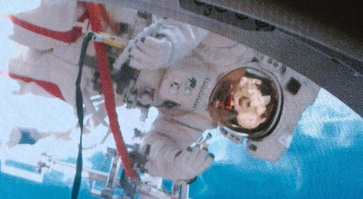 Китайский космонавт установил рекорд Поднебесной по выходам в открытый космос, но до результата Соловьёва ещё далеко