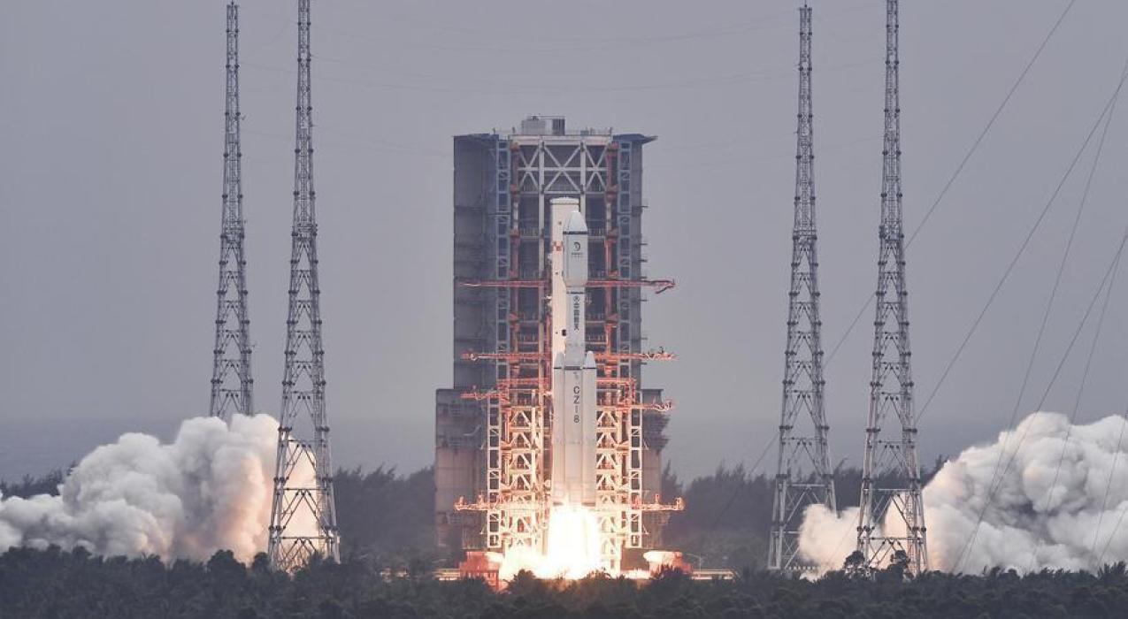 Китайский спутник-ретранслятор "Цюэцяо-2" успешно вышел на окололунную орбиту