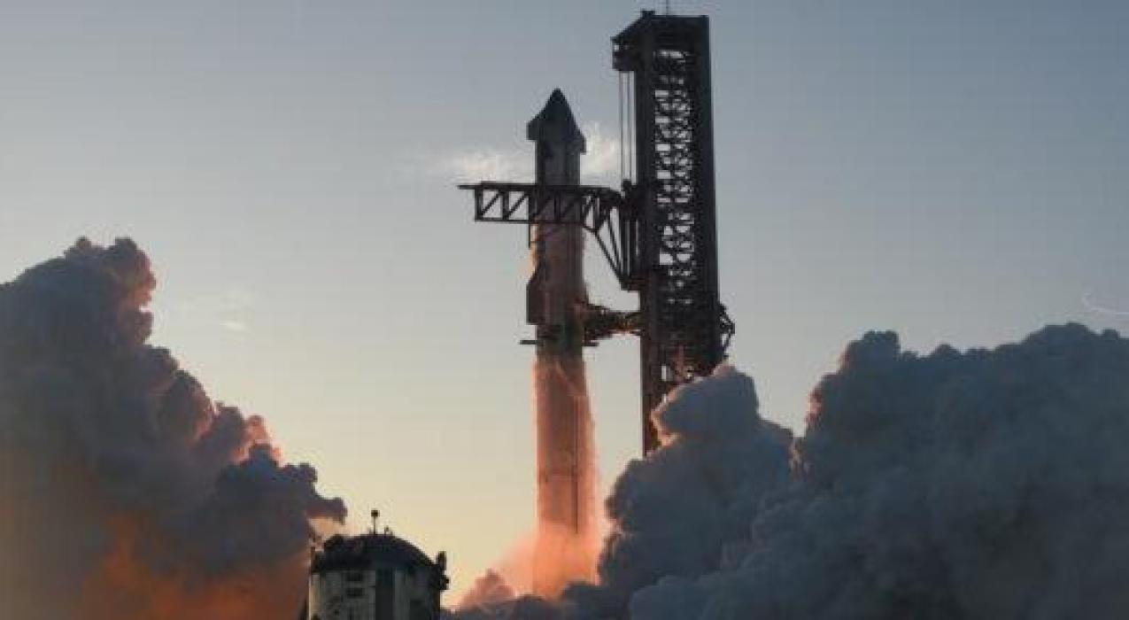 SpaceX с третьей попытки успешно запустила в космос гигантский корабль Starship