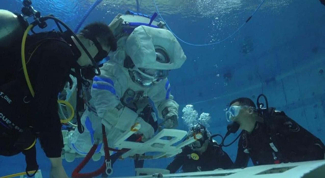 Пакистанские астронавты прибыли в Китай и начали подготовку к полёту на станцию «Тяньгун»